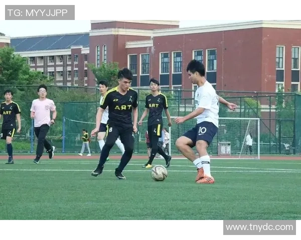 当代足球明星同框合影展现青春风采与竞技精神的精彩瞬间 当代足球明星同框合影展现青春风采与竞技精神的精彩瞬间